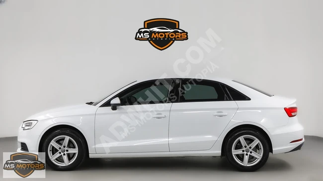 Audi 2017 without paint / Keyless entry / Rearview camera / Xenon headlights / Ambient lighting