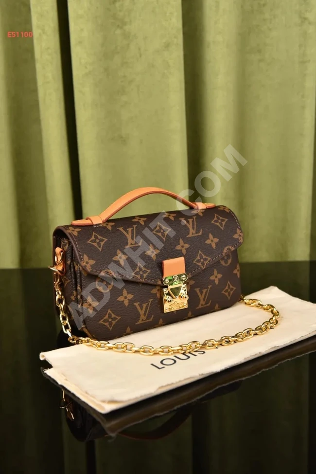 Louis Vuitton dikdörtgen el çantası