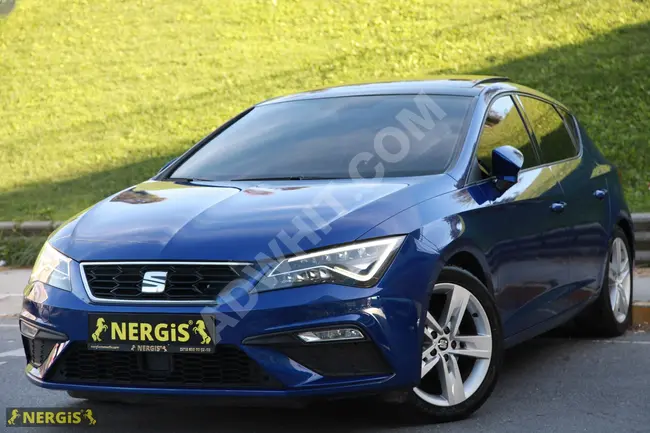 سيارة للبيع SEAT Leon FR موديل 2020 لون أزرق سقف بانورامي زجاجي