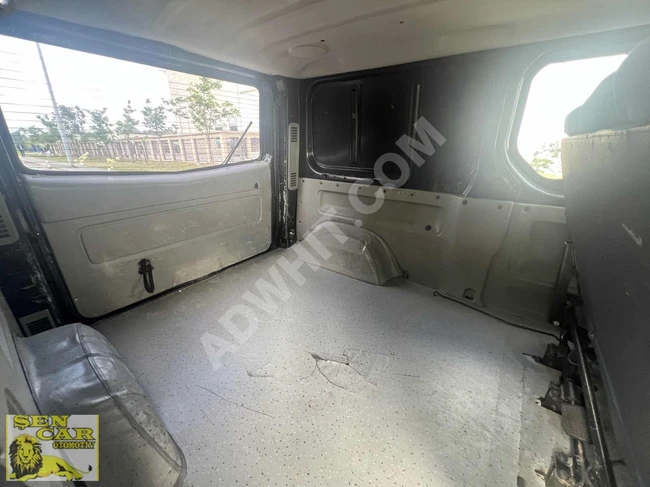 Renault 2013 Trafic model, equipped with five seats and a window, with a 2.0 DCI Grand Confort engine for sale from ŞENCAR