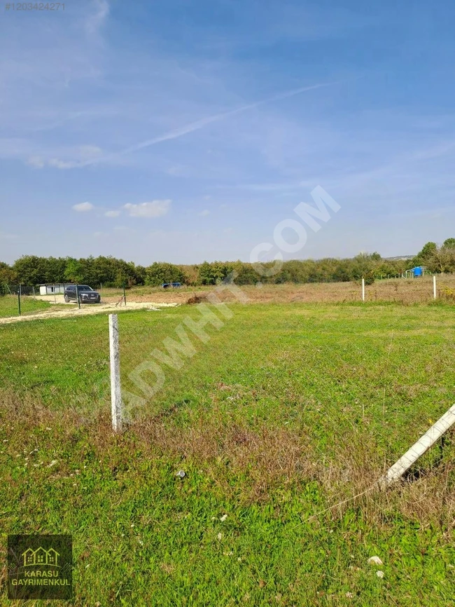 A plot of land with an area of 427 square meters, completely surrounded in Çatalca Çiftlikköy