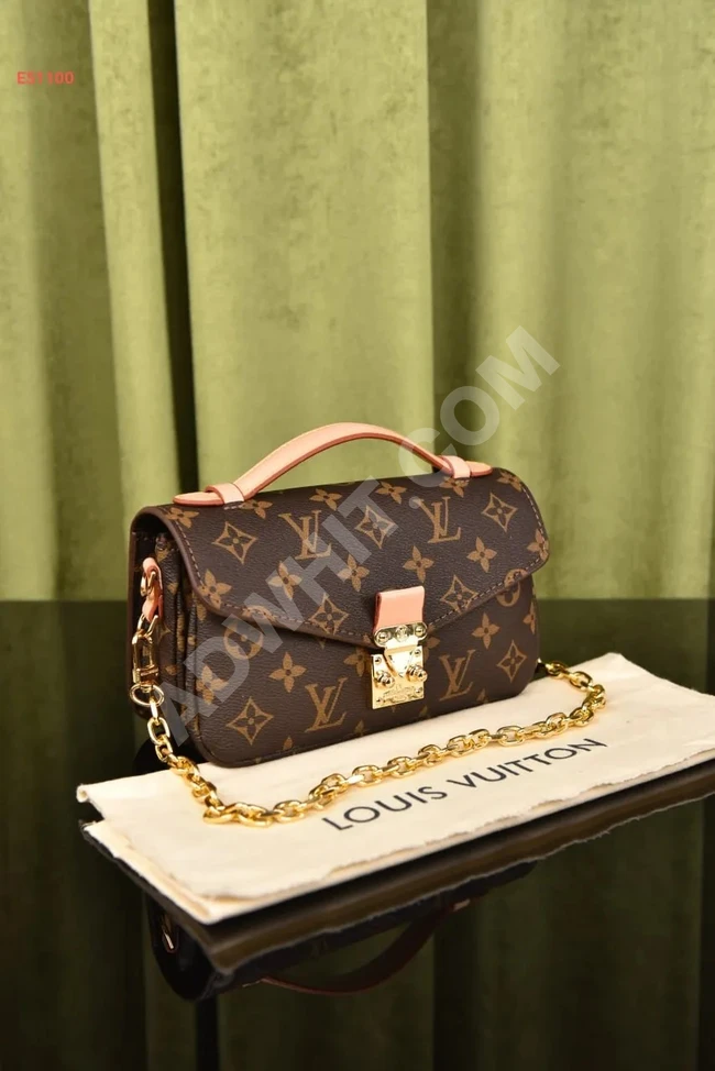 Louis Vuitton dikdörtgen el çantası