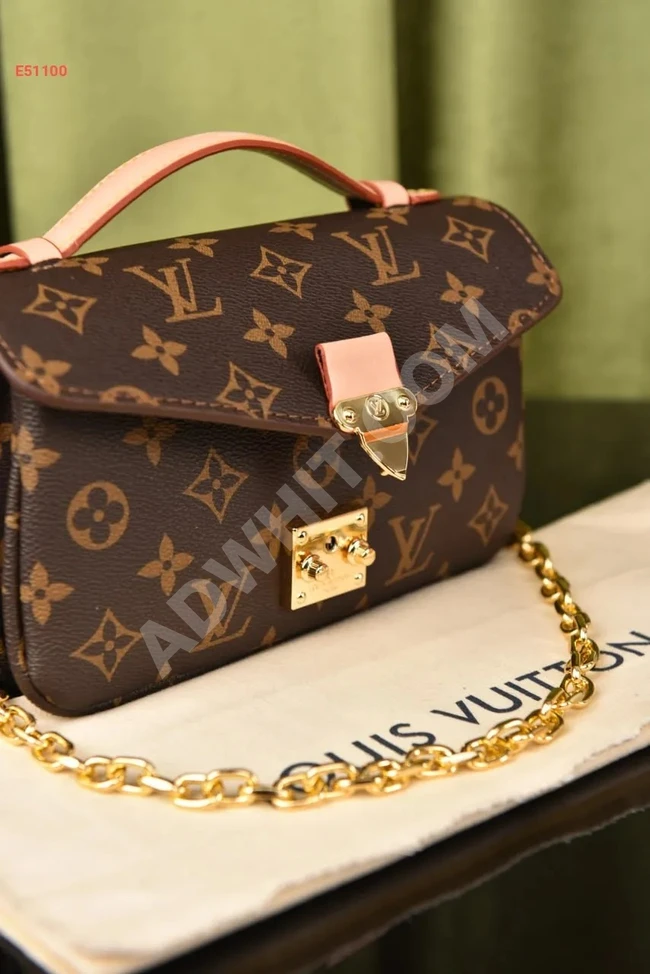 Louis Vuitton dikdörtgen el çantası