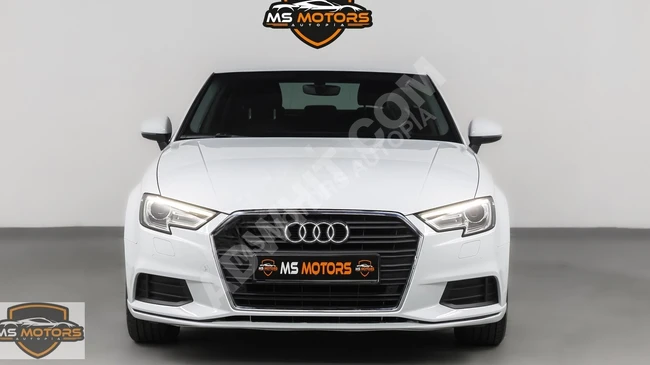 Audi 2017 without paint / Keyless entry / Rearview camera / Xenon headlights / Ambient lighting