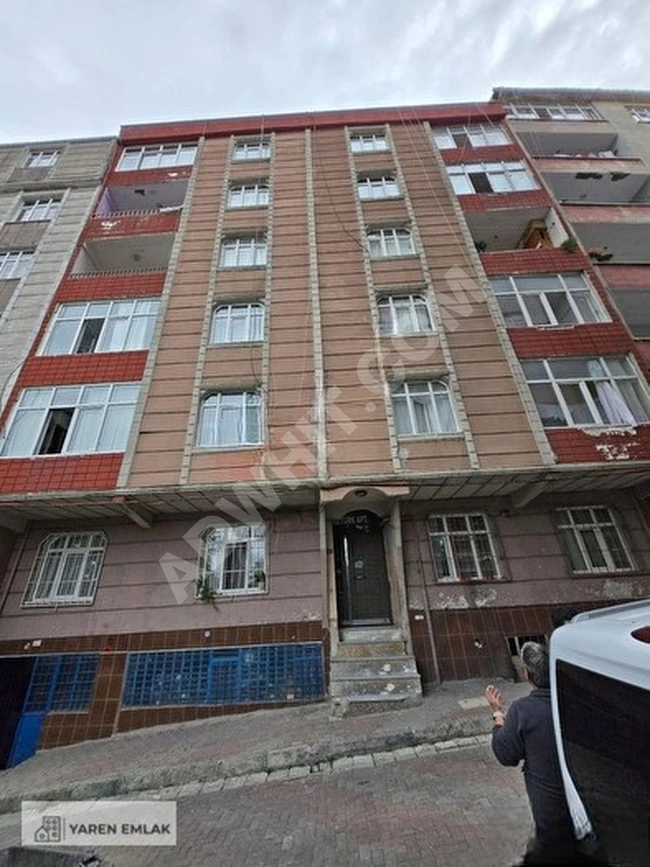 From YAREN EMLAK: 2+1 apartment for urgent sale in GÜNGÖREN GENÇ OSMAN MAH, on the third floor, with an area of 90 m2