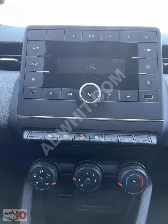 Renault Clio 2021 car maintained by the dealership without any changes