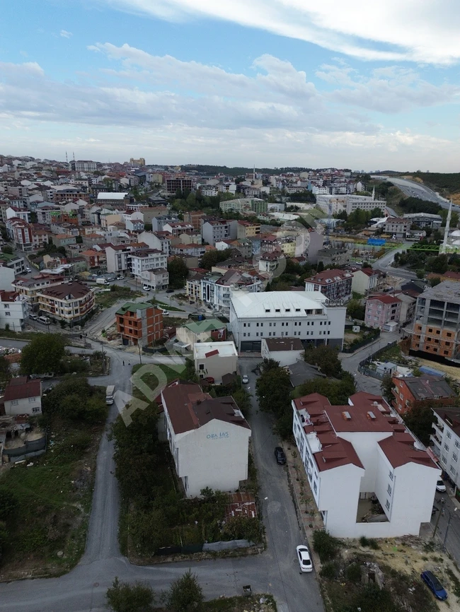 قطعة أرض  مساحة 251 مترمربع مواجهة للطريق العام صالحة للبناء و مقسمة في منطقة ARNAVUTKÖY  MERKEZ