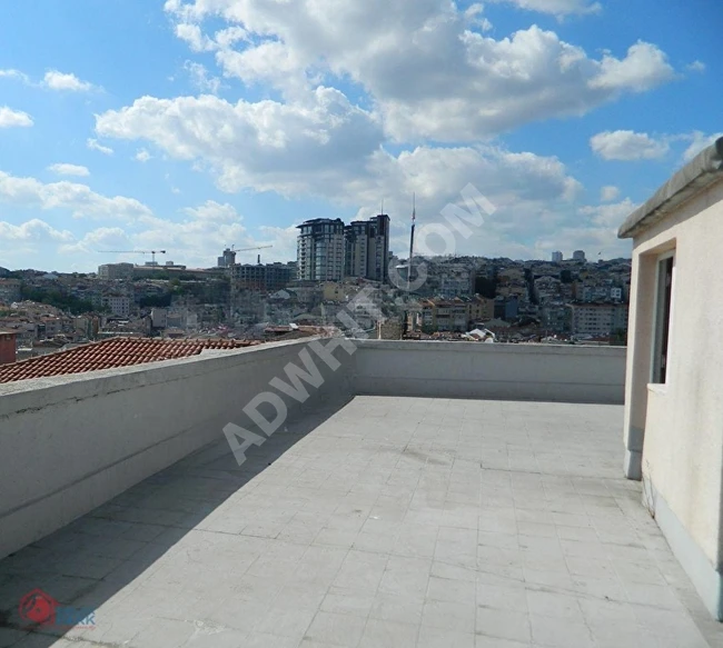 Apartment for sale in Beşiktaş, with a delightful sea view and a shared terrace for sightseeing. Located in the center of the market