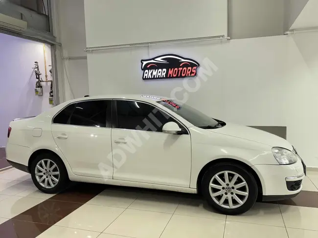 سيارة للبيع Volkswagen Jetta موديل 2011 أوتوماتيك غطاء محرك السيارة والسقف غير مصبوغ