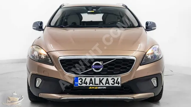 سيارة للبيع VOLVO V40 موديل 2013 بقوة 180 حصان