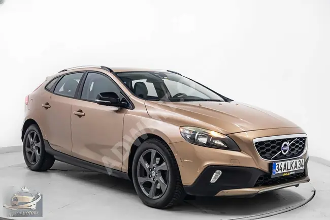 سيارة للبيع VOLVO V40 موديل 2013 بقوة 180 حصان