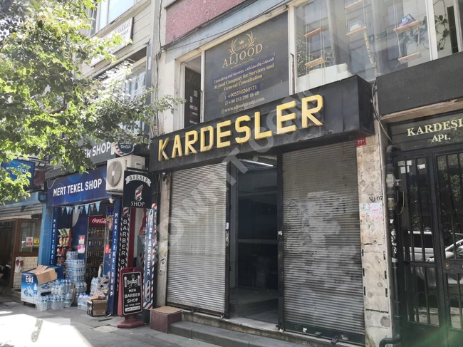 Shop Yüzüktaşı on the street at the Osmanbey metro exit