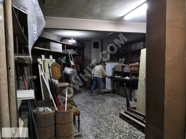 Shop Yüzüktaşı on the street at the Osmanbey metro exit