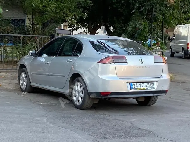 من ÖZYAKIŞIR OTO سيارة  Renault Laguna  نظيفة موديل 2010 من مالكها الأول.