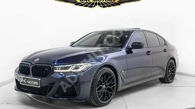 BMW 520İ M SPORT -  بدون عيوب و بدون طلاء  - فرش بني - نظام صوتي HARMAN KARDON  - اصدار ( الـ50 سنة)  - من GNC MOTORS