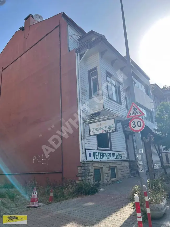 From HITIT EMLAK: Independent building in the YEŞİLKÖY area, next to the market