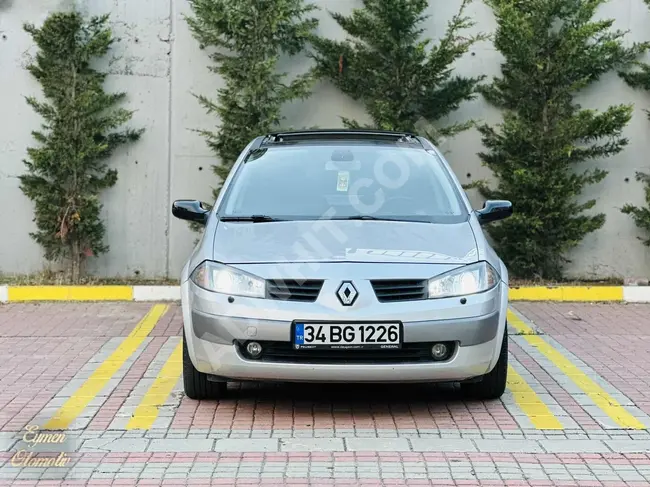 Renault 2005 Megane with a glass roof and low mileage