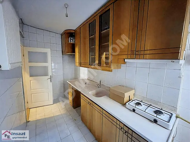 Empty 2+1 apartment for rent on the corner in BAKIRKÖY at OSMANIYE square