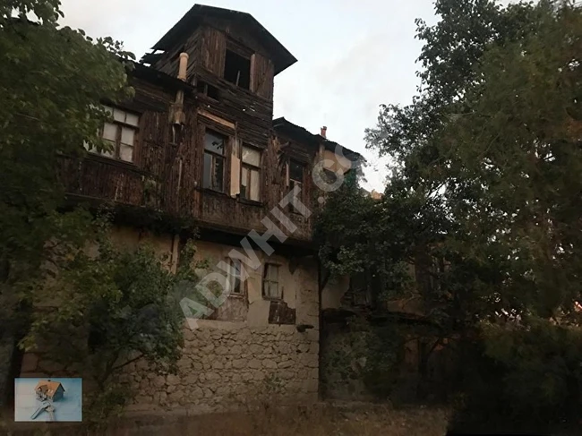 TİAMO'DAN İÇİNDE 2 AHŞAP EVİ OLAN ARSA OTEL YAPIMINA UYGUN