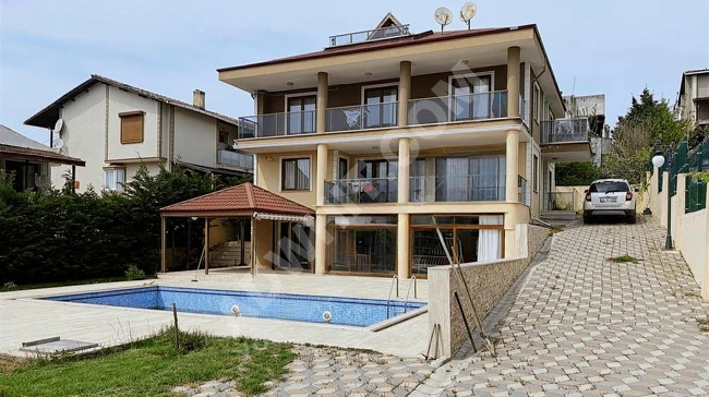 Independent house 9+2 on an area of 1250 square meters in SİLİVRİ ALTINORAK complex