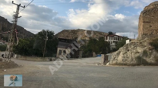 TİAMO'DAN İÇİNDE 2 AHŞAP EVİ OLAN ARSA OTEL YAPIMINA UYGUN