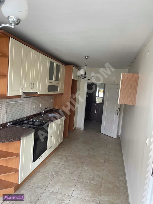 Empty apartment for rent in a secure residential complex 3+1 in Atakoy section 7-8