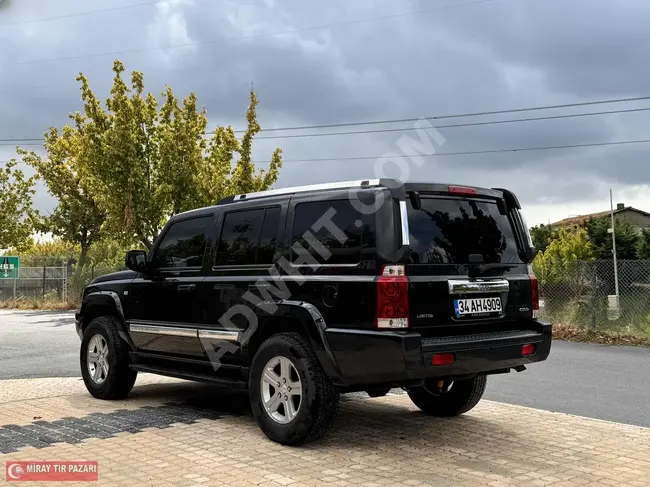 From MİRAY: Jeep Commander, model 2010, no paint, no accident history, seat heating, direct from the dealer