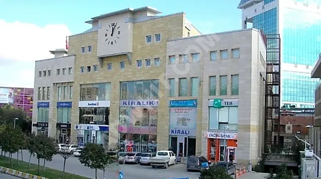 Shop for sale to manage business with an area of 480m² in Saatli Bina in Beylikdüzü