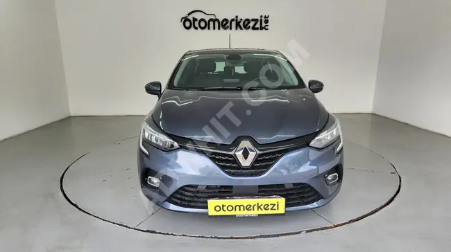 سيارة للبيع Renault Clio 1.0 SCe Joy موديل 2022 - بدون طلاء - شاشة TESLA