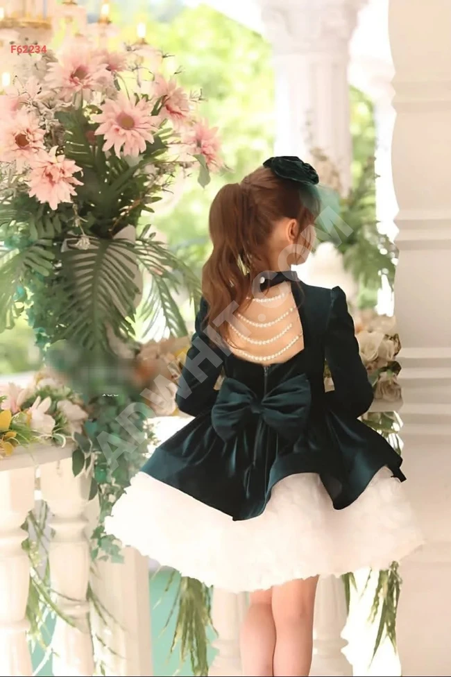 Girls' velvet dress with flowers and pearls on the back