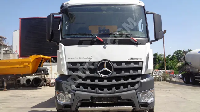 شاحنة MERCEDES AROCS 4145 موديل 2018 بحمولة Hardox ومكيفة