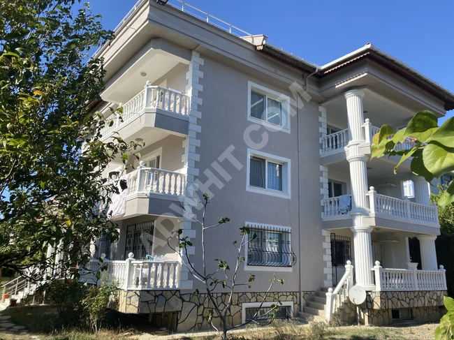 A detached house consisting of 5 floors on a plot of 900 m² in KAMİLOBA.