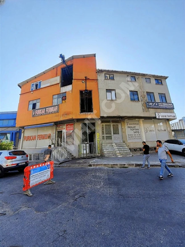 Building consisting of 3 floors for sale in GÜNGÖREN KÜÇÜK SANAYİ