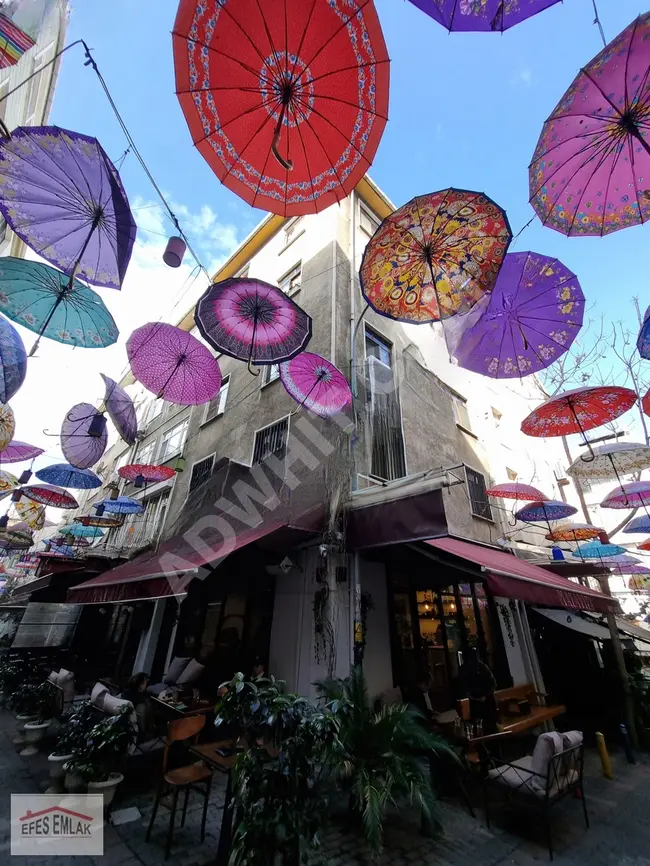 A corner building consisting of 4 floors with a commercial shop for sale in Kadıköy, in Bahariye