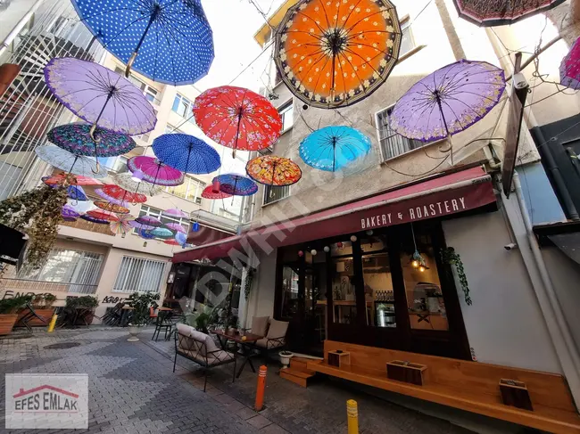 A corner building consisting of 4 floors with a commercial shop for sale in Kadıköy, in Bahariye