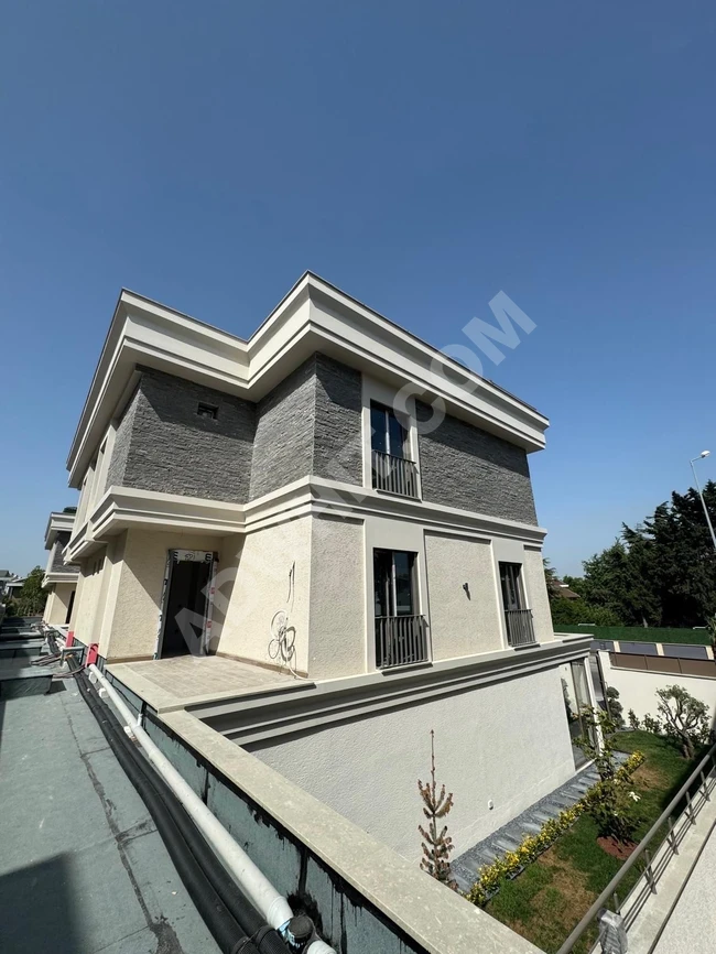 Villa for sale in Istanbul Buyukcekmece with a full view of the Sea of Marmara