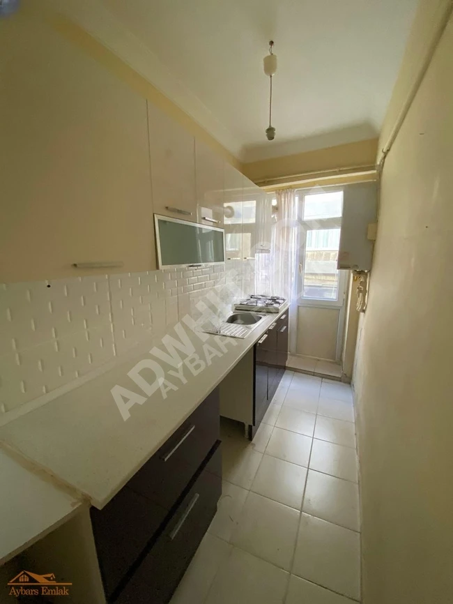 2+1 apartment for rent near Karakolhane Street in the Yeldeğirmeni area