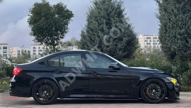 2018 -  BMW F80 M3 Competition LCI Conversion  - ميزة عرض المعلومات على الزجاج الأمامي - تابلو مخيط - من KARACA