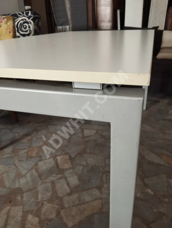 Desk table