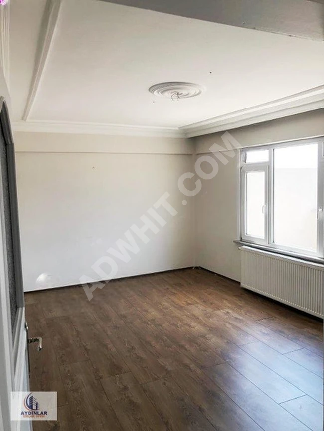 Apartment for sale 3+1 near the mosque in YENİBOSNA MERKEZ