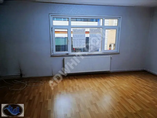 Apartment 3+1 in ŞİRİNEVLER Square, first floor, suitable for offices, equipped with central heating