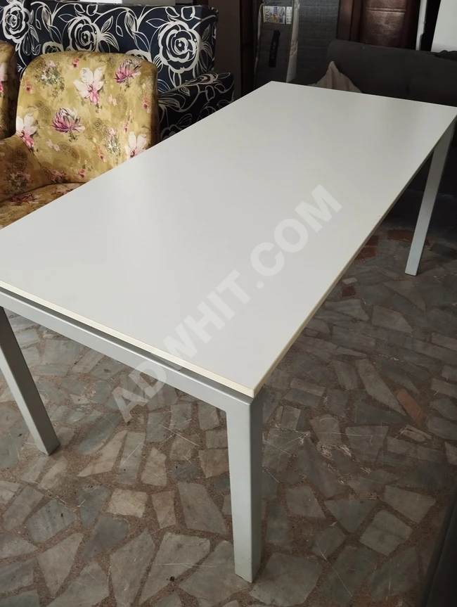 Desk table