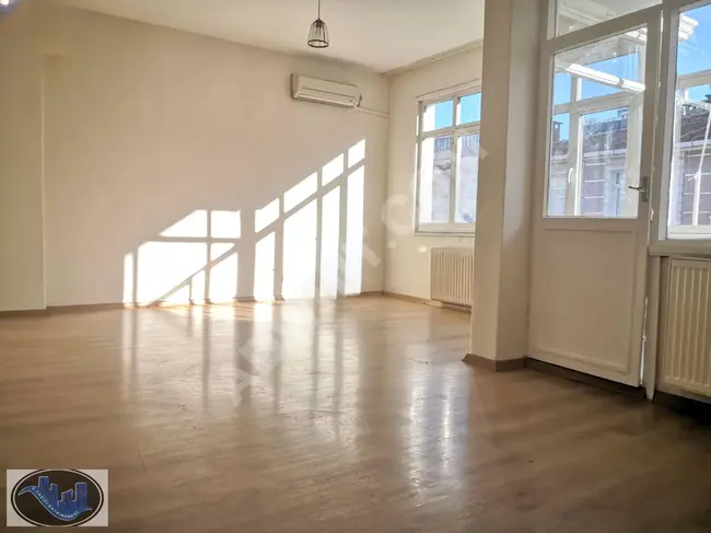 Apartment 3+1 with central heating and a two-minute walk from the metro in ŞİRİNEVLER Square