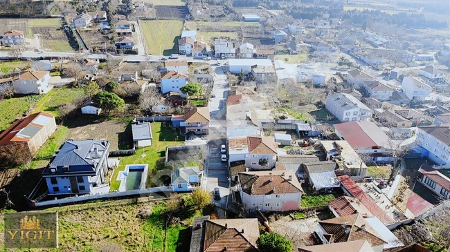 A two-story building with a warehouse in Çatalca, Ovayenice