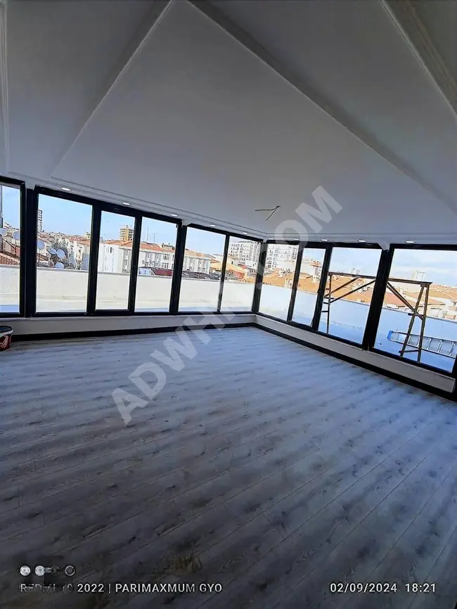 Apartment for rent on the top floor with a special design on the walking road in Bağcılar