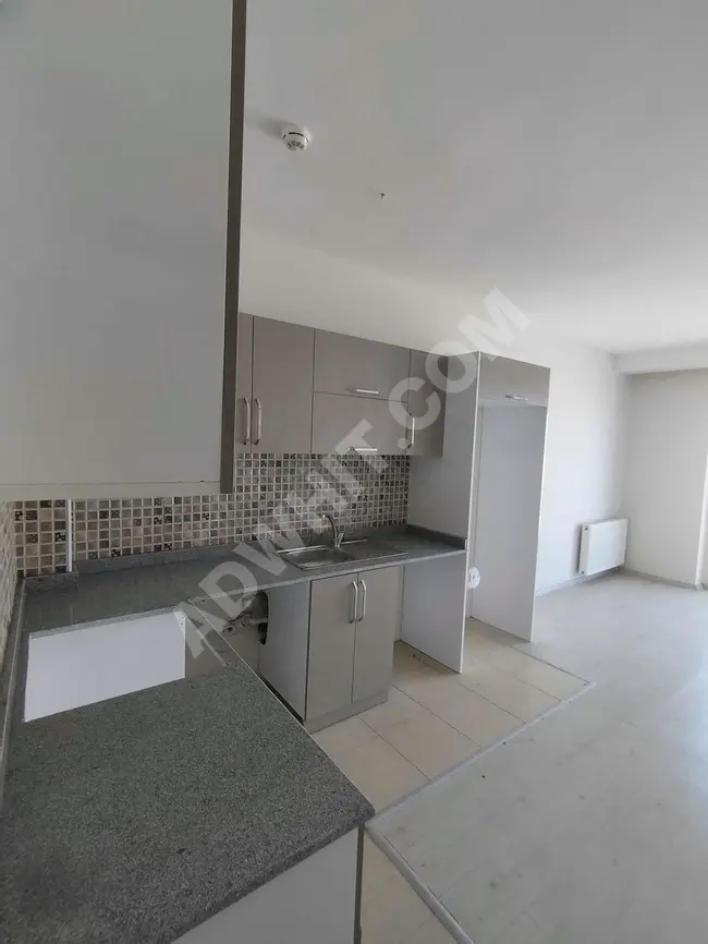 Metrobüse yakın 1+1 boş kiralık daire