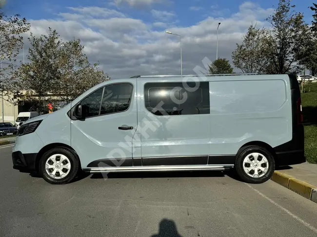 RENAULT TRAFIC - 5+1 seats - Screen - No defects and no paint and no accident record - from AKCAR