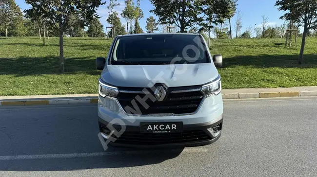 RENAULT TRAFIC - 5+1 seats - Screen - No defects and no paint and no accident record - from AKCAR