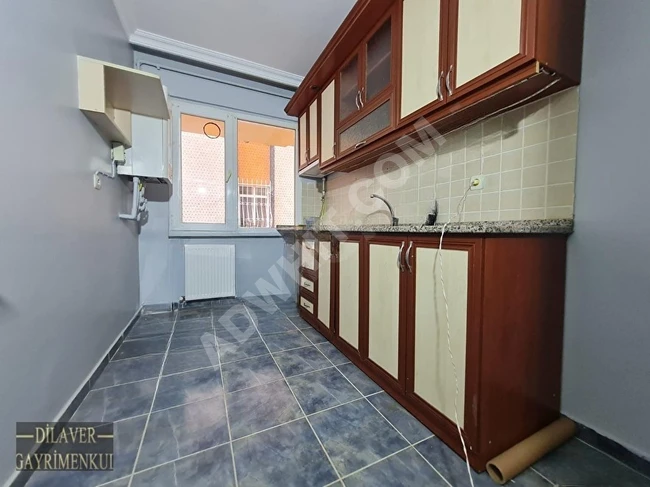 Apartment 3+1 for sale, built in 2006 and suitable for a mortgage, near FATMA HATUN Mosque in BAHÇELİEVLER