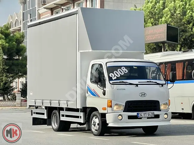 HYUNDAİ HD-35 Truck Model 2008 - with a closed box - distance traveled 280,000 km